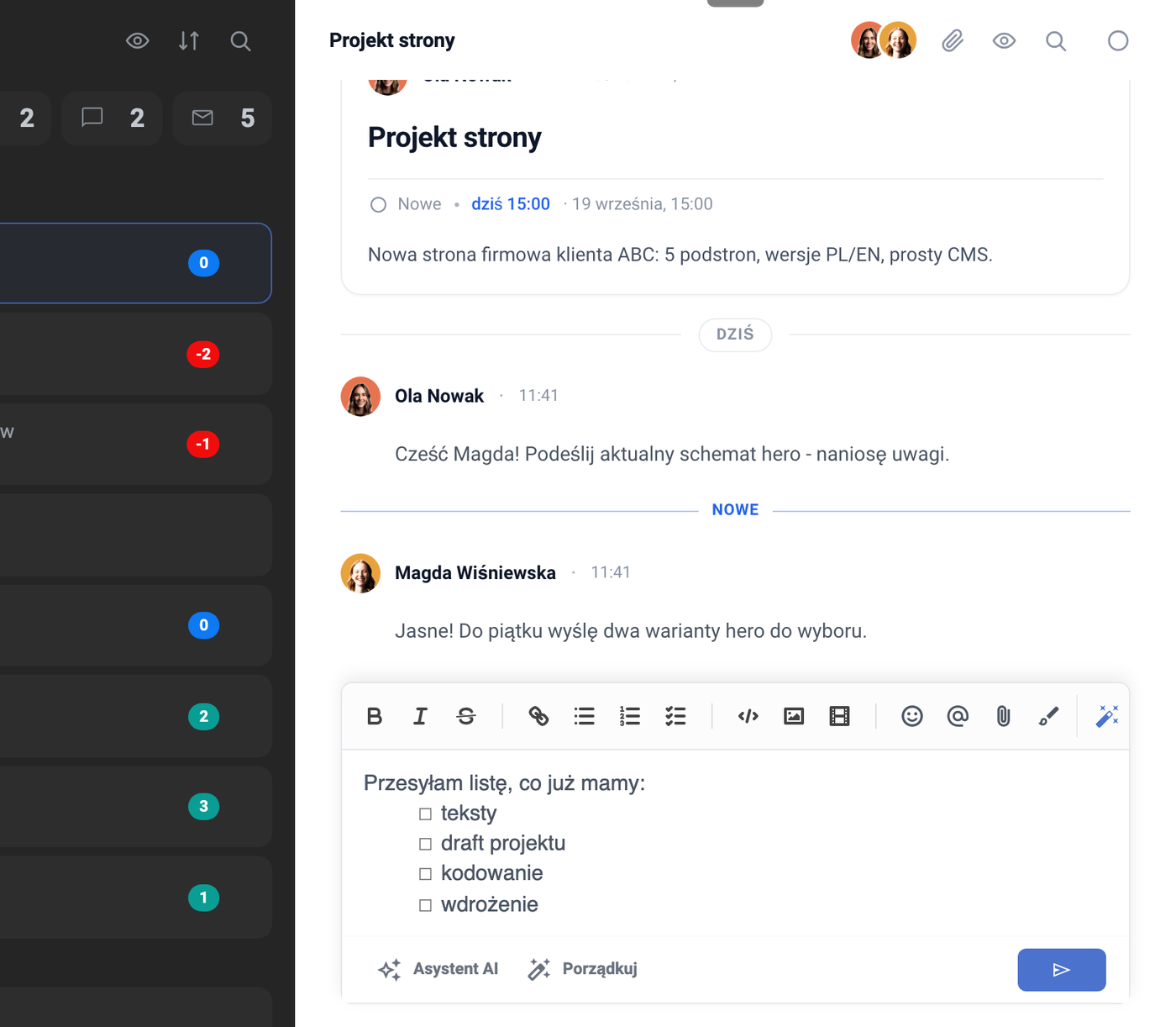 Hilo de la tarea „Proyecto de web" en Task Manager: arriba la tarjeta de la tarea con el estado Nueva, fecha límite hoy a las 15:00 y descripción „Nueva web de empresa del cliente ABC: 5 subpáginas, versiones ES/EN, CMS sencillo", bajo el separador HOY un mensaje de Ola Nowak pidiendo el esquema del hero, marcado como NUEVO y la respuesta de Magda Wiśniewska sobre dos variantes para el viernes, abajo un editor con una lista en curso „lo que ya tenemos"
